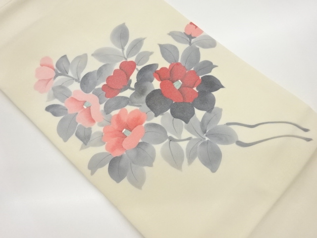 塩瀬銀彩手描き椿に枝葉模様名古屋帯